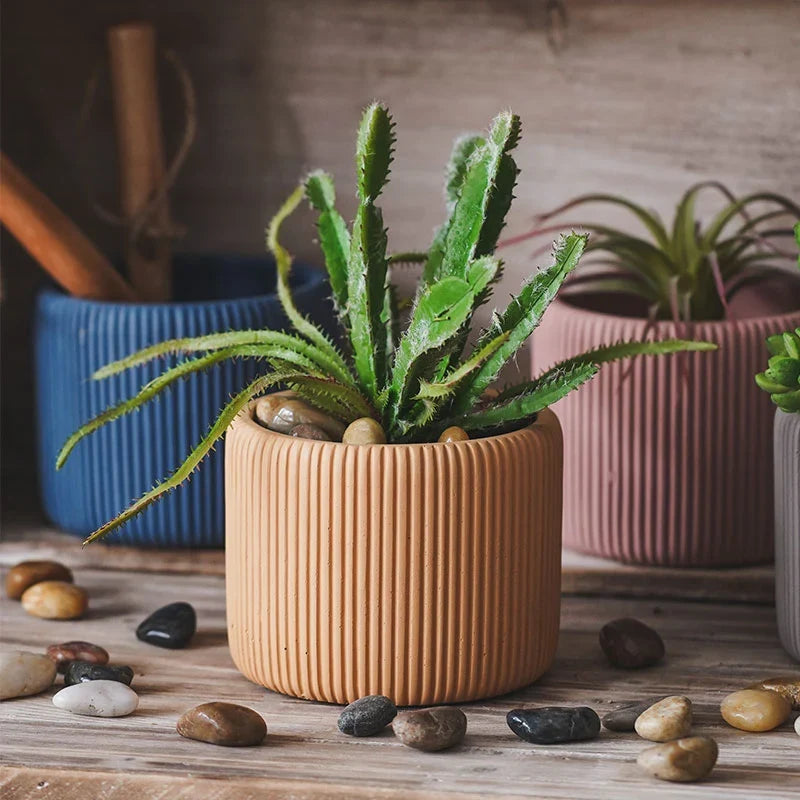 Scratch concrete and silicone flower pot mould