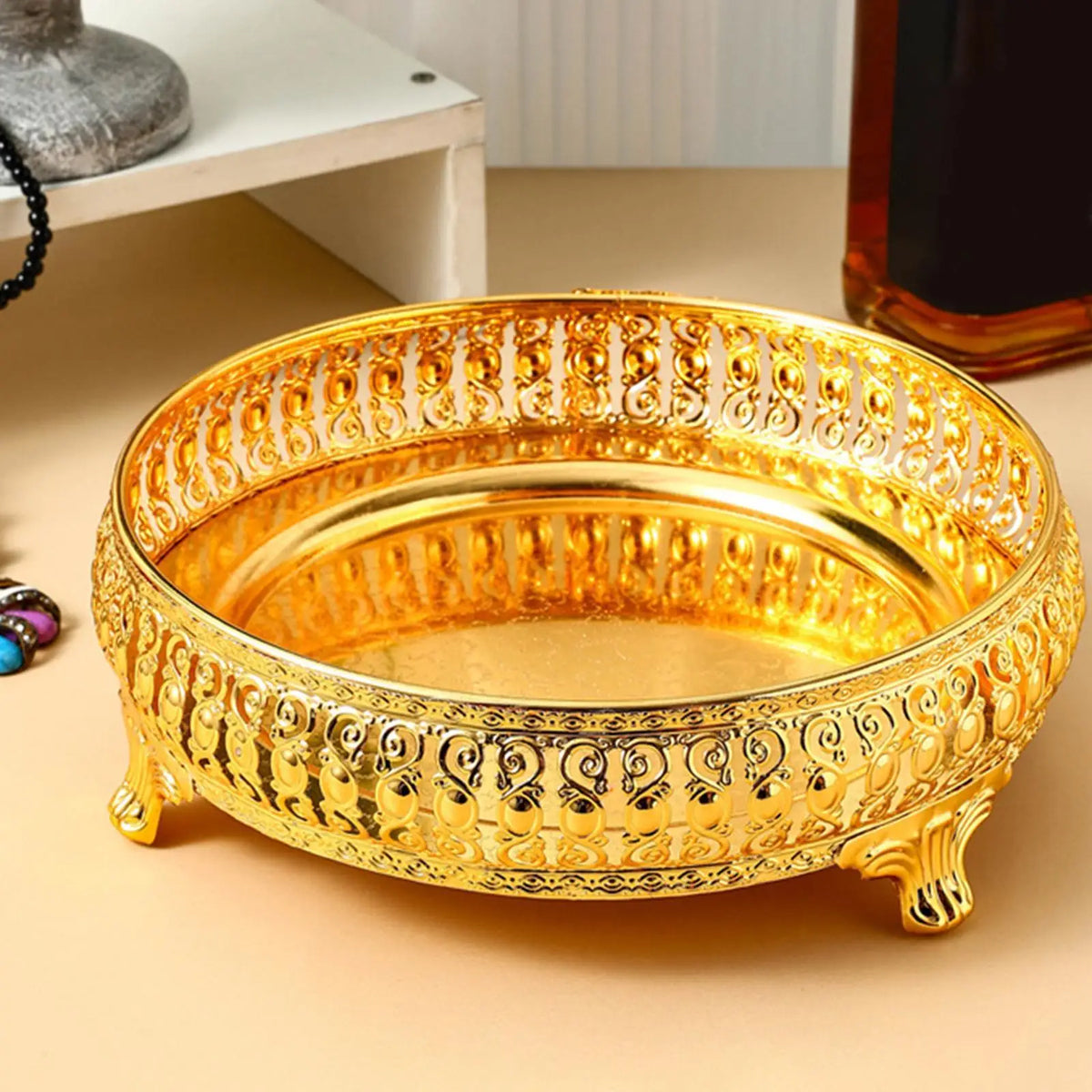Round fruit basket for decorative storage and snacks