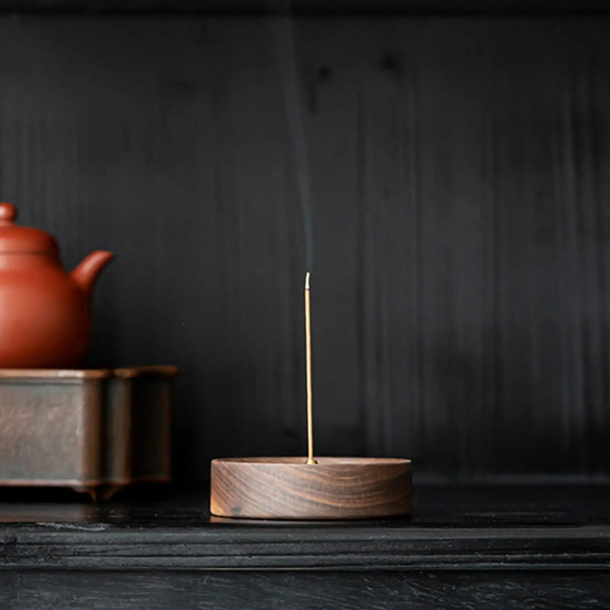 Round incense burner in wood for meditation and interior decoration - view 3