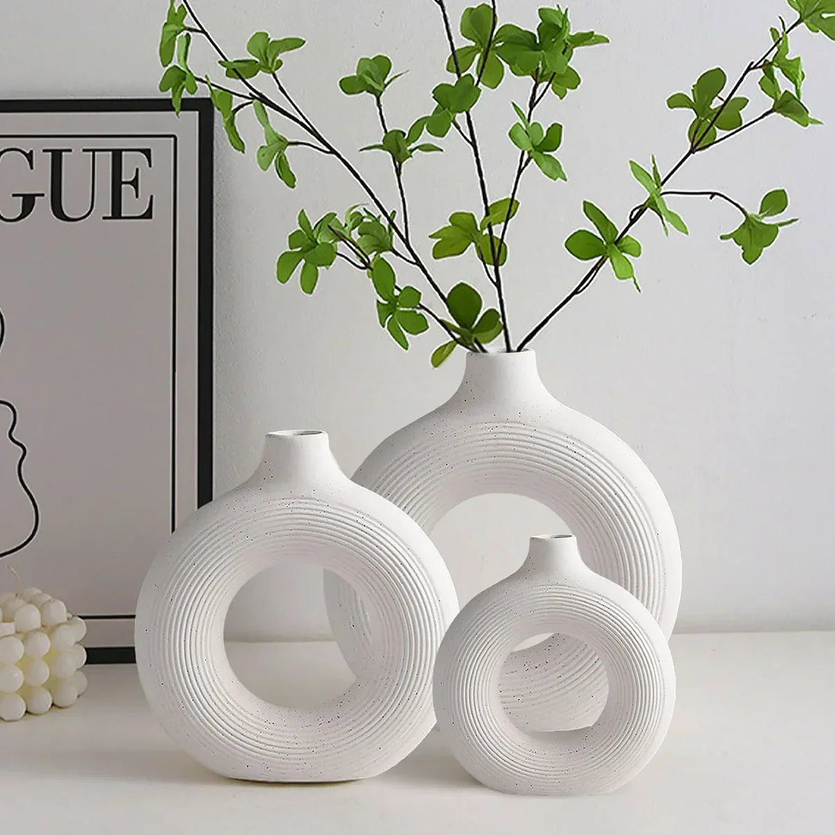 1pc White Ceramic Vases For Home decor, Modern decor Frosted Circle Vase, Minimalist Nordic Donut Vase, Decorative - Pure White / L