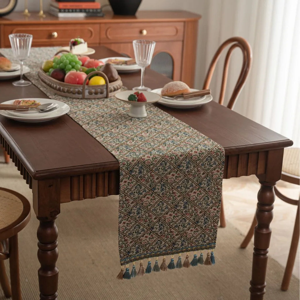 Green table runner country floral pattern pom-poms - 33x120cm