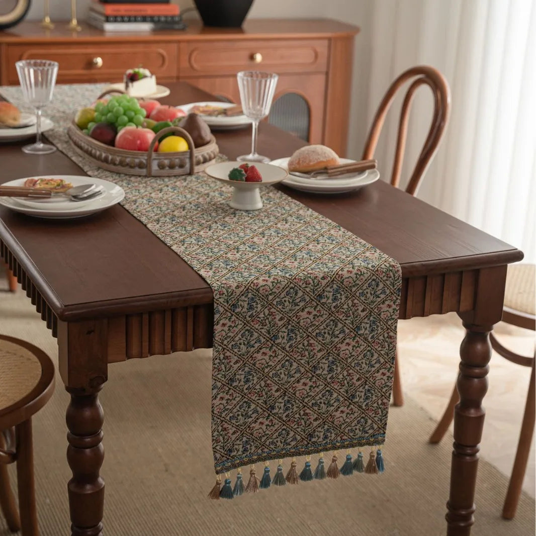Green table runner country floral pattern pom-poms - 33x120cm