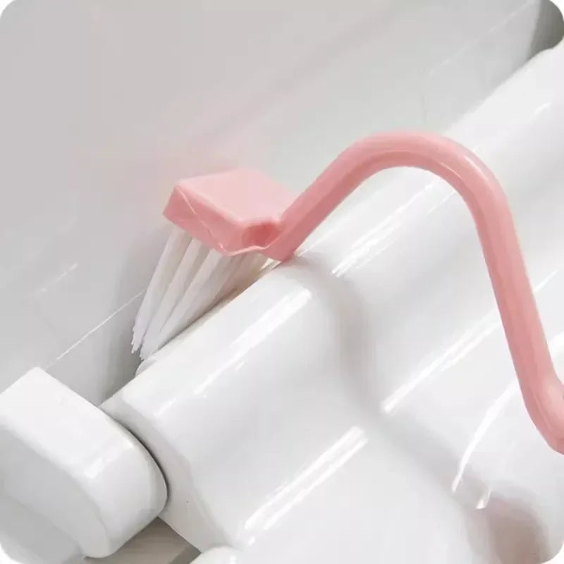 Curved toilet brush portable practical cleaning tool