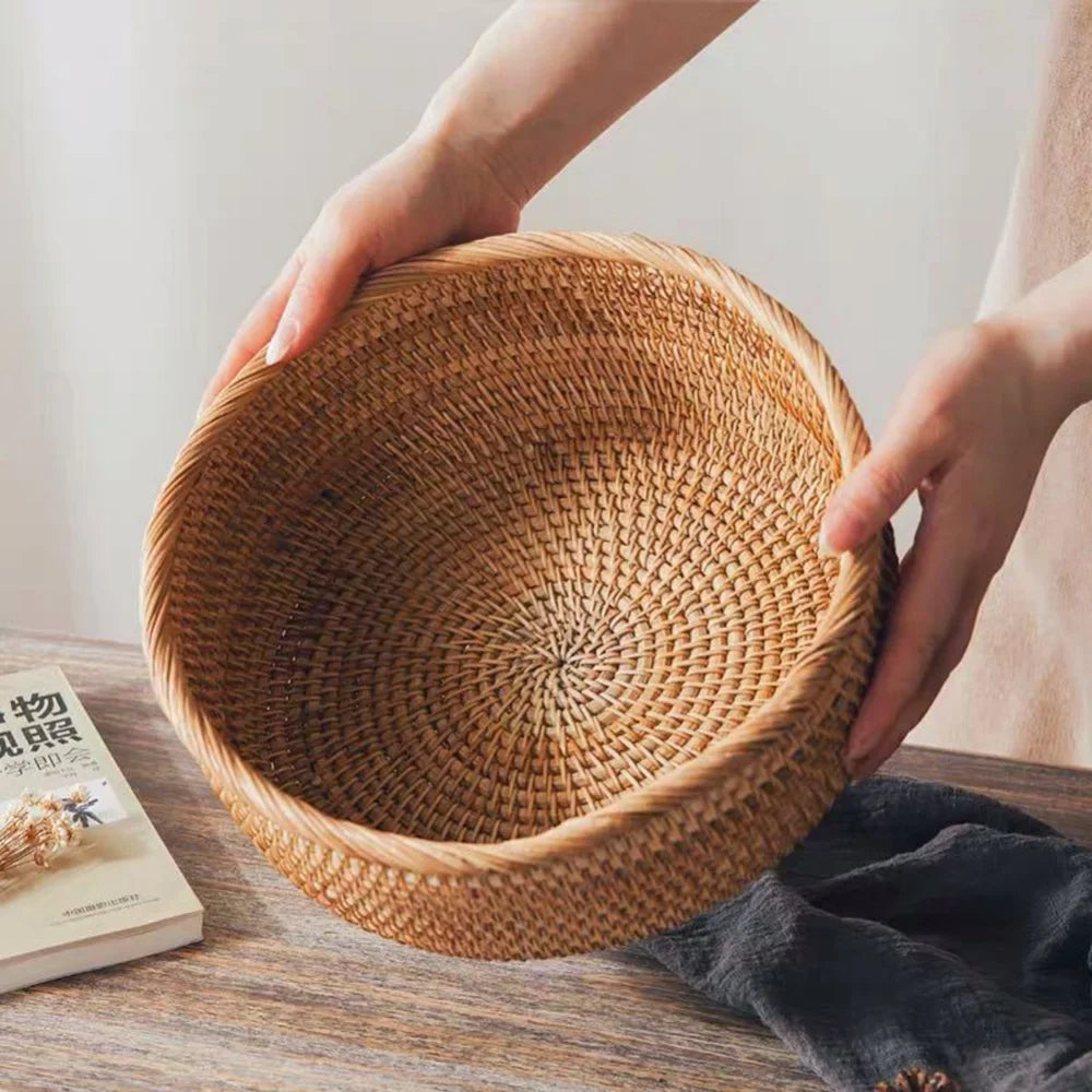 Round basket in woven rattan for fruit and snacks - view 2