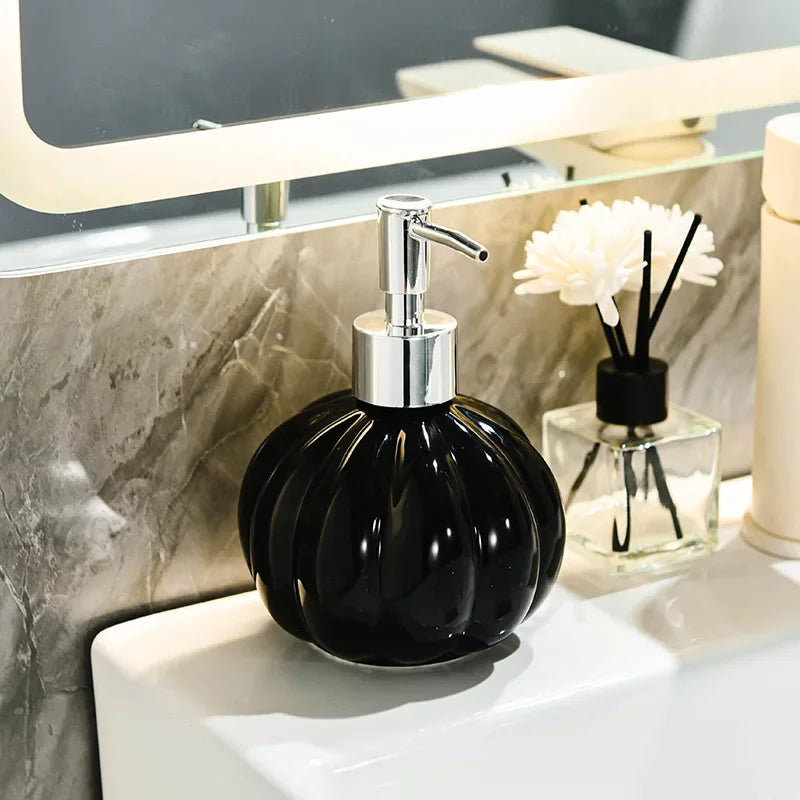 Ceramic lotion dispenser for shower gel and shampoo - Black