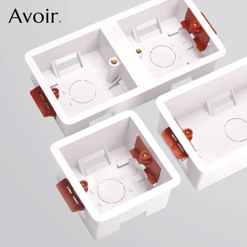 In-fitting box for sockets and switches