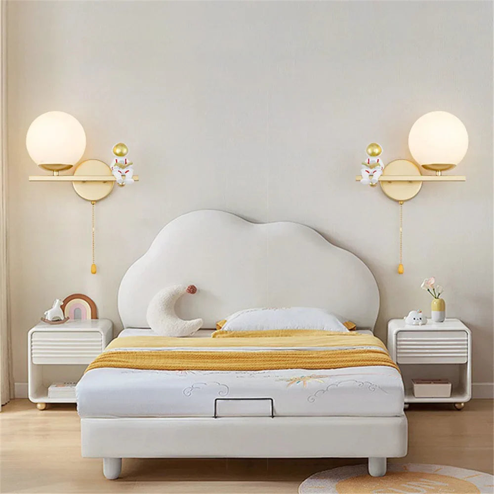 Led wall sconce in golden glass for children's room - view 4