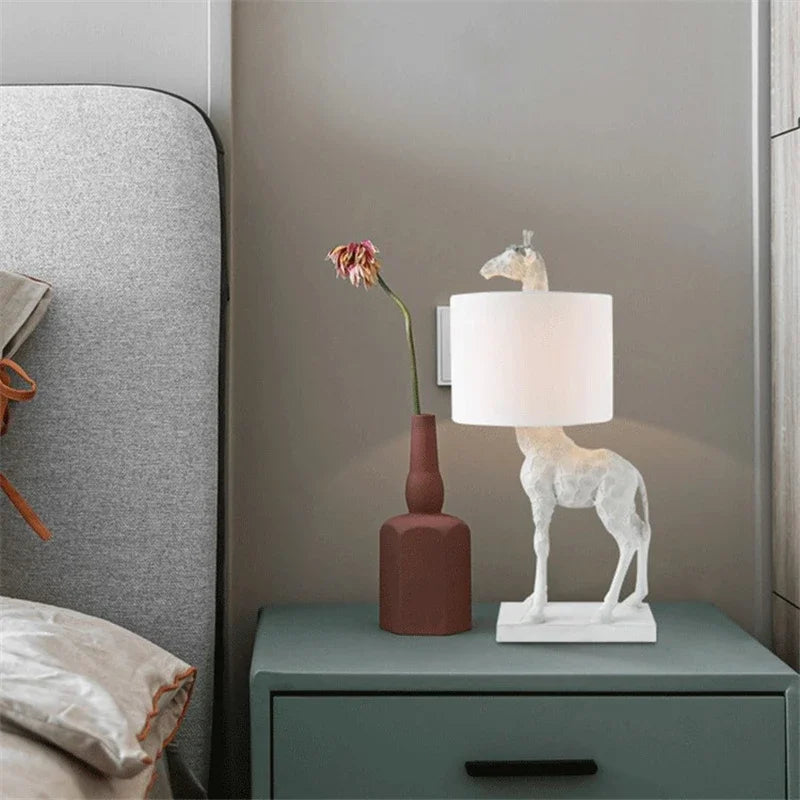 Modern design giraffe desk lamp in resin creative lighting - view 4