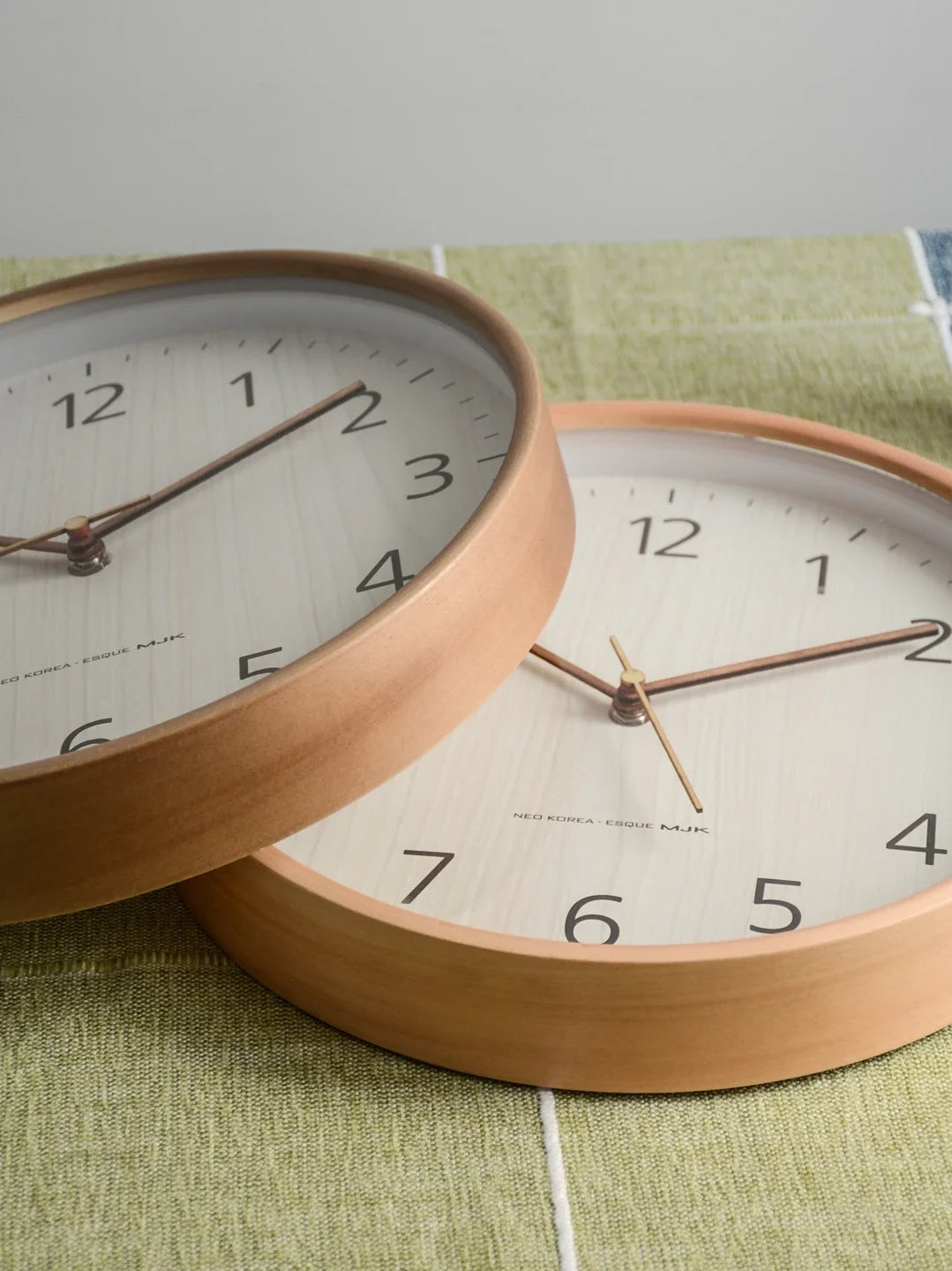 Wall clock in modern wood creative home decoration - view 5