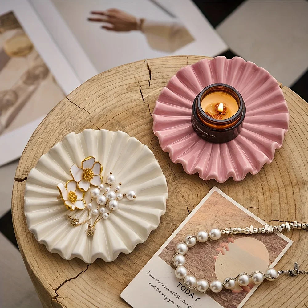 Elegant jewelry tray in modern festive ceramic design - view 2