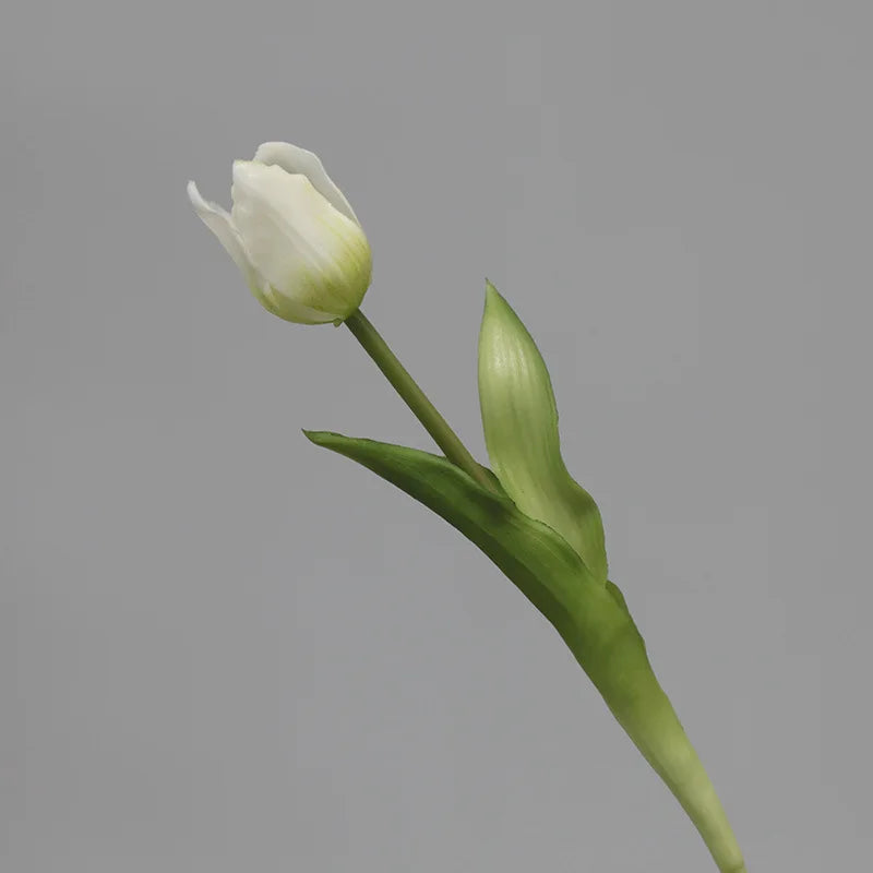 Realistic artificial tulips for wedding decorations and parties - White