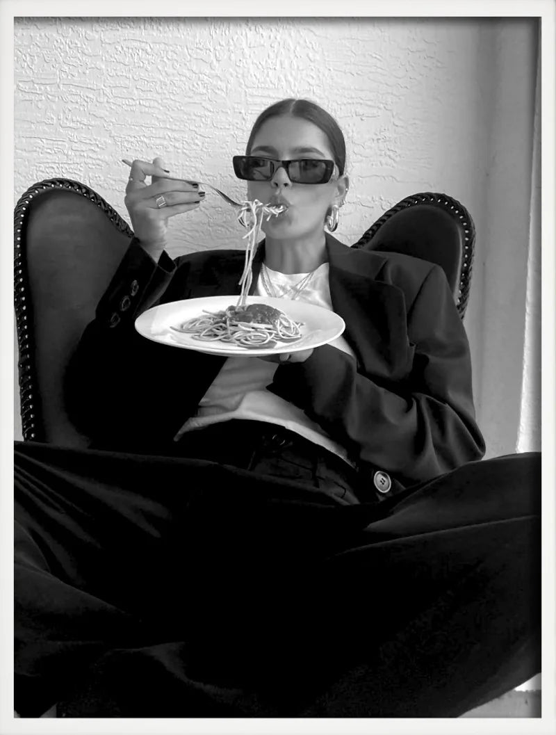 Women's art poster drinking wine with spaghetti wall decor - 60X90cm Unframed / 20