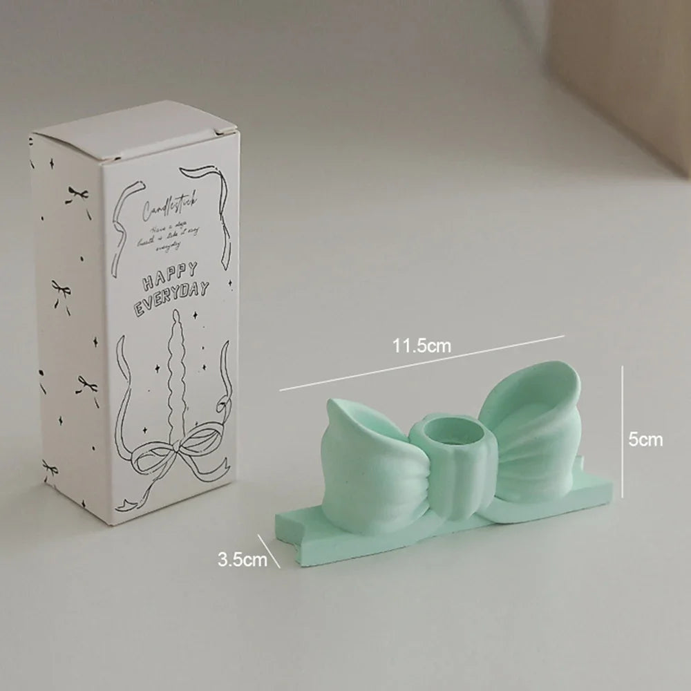 Korean vintage candlestick in the shape of a creative decorative knot - Green / One Size / 1 Piece