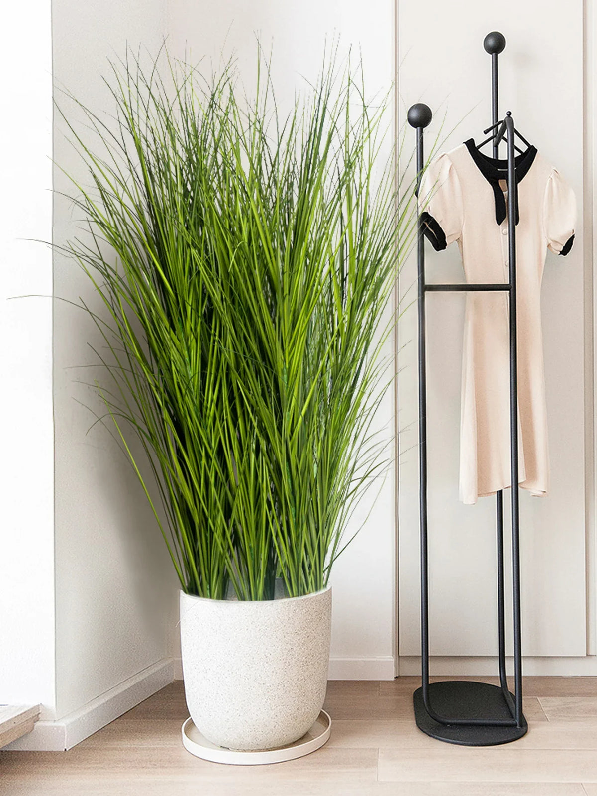 Tropical artificial grass for wedding garden and office - view 4