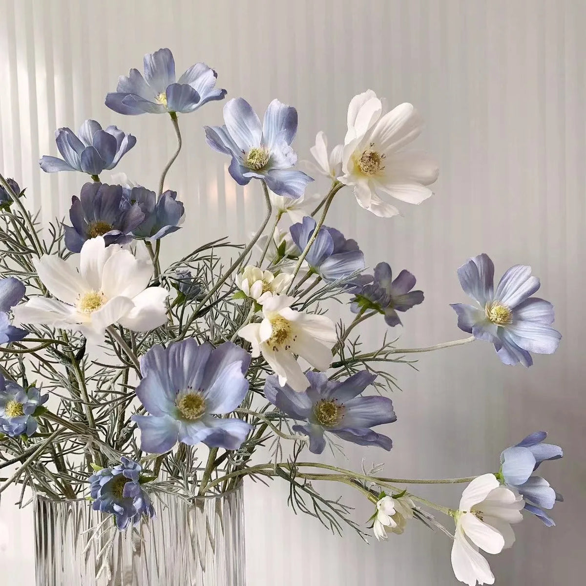 Artificial flowers daisy for wedding decorations and table