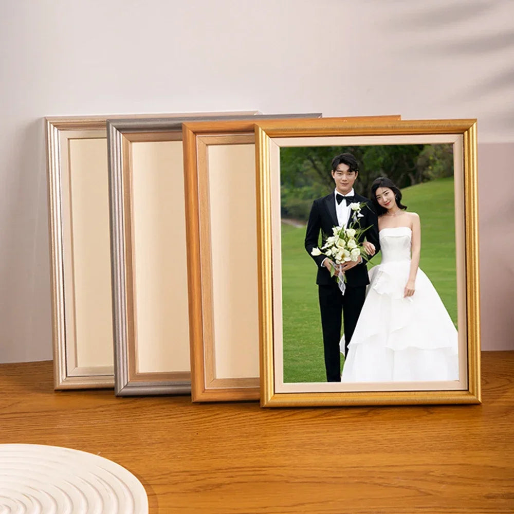 Wooden picture frame for family portraits and travels - view 2