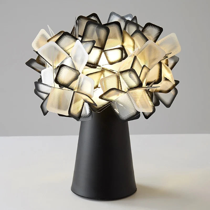 Modern plastic decorative floral design desk lamp - Black