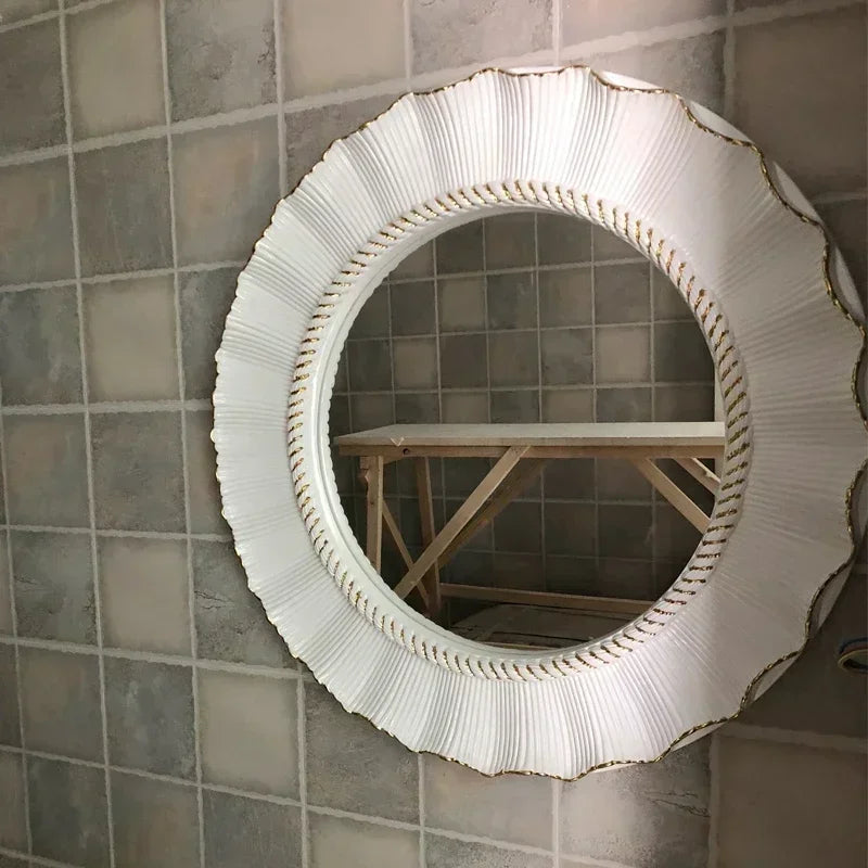 Vintage round decorative mirrors for an elegant Nordic touch - view 4