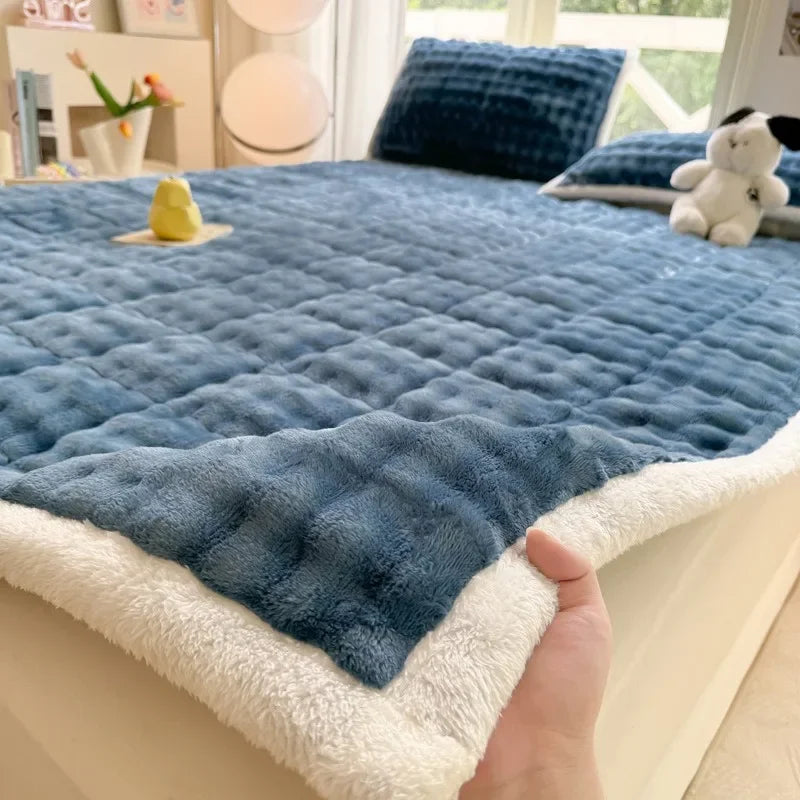 Warm velvet surmatelas for non-slip and foldable double bed - view 2