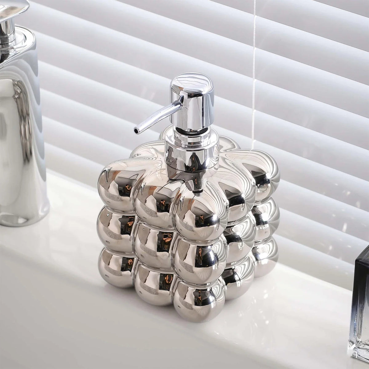 Refillable shampoo and foam soap dispenser - view 4