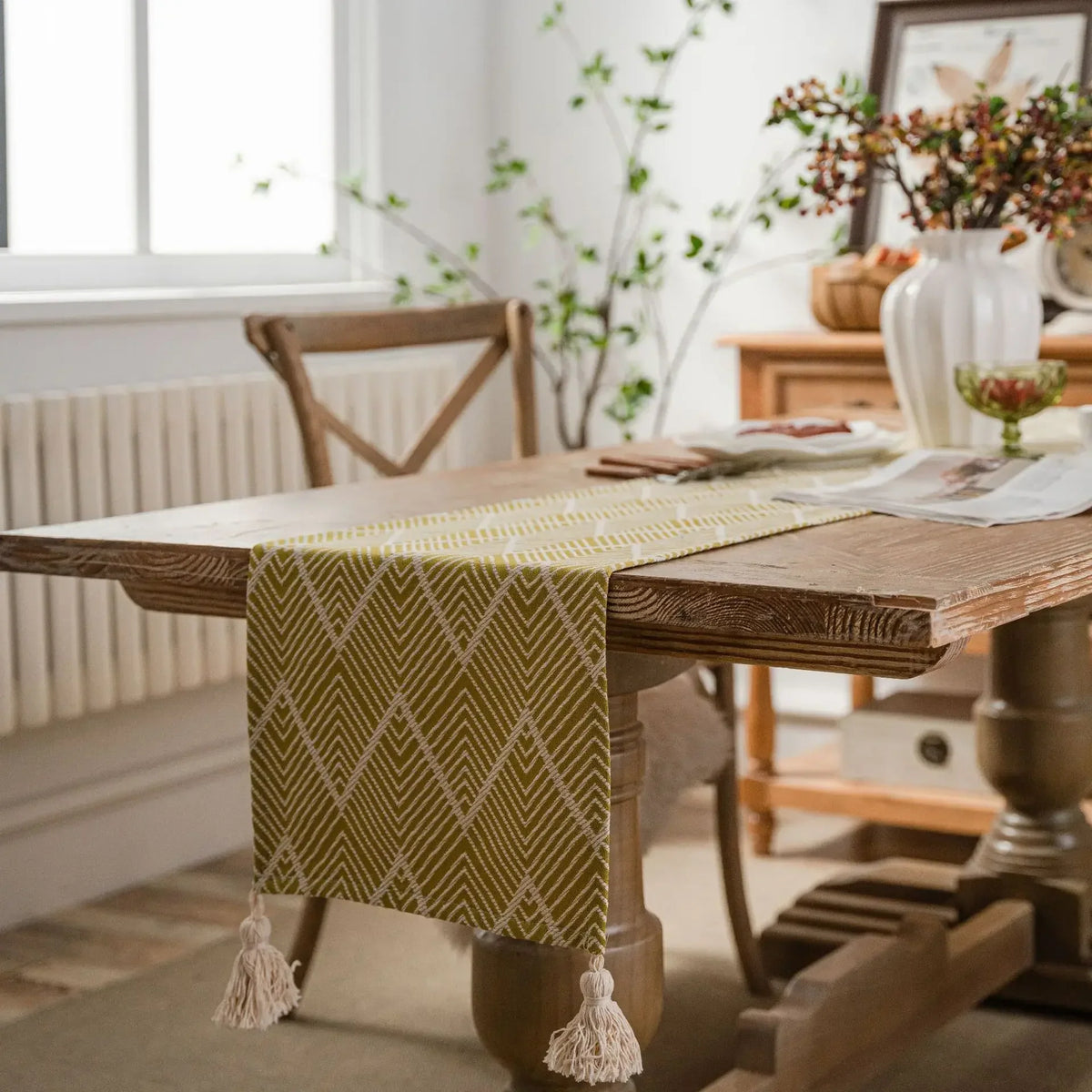 Elegant Beige and Black Geometric Table Runner with Pom-Poms - Meal mat-30cm