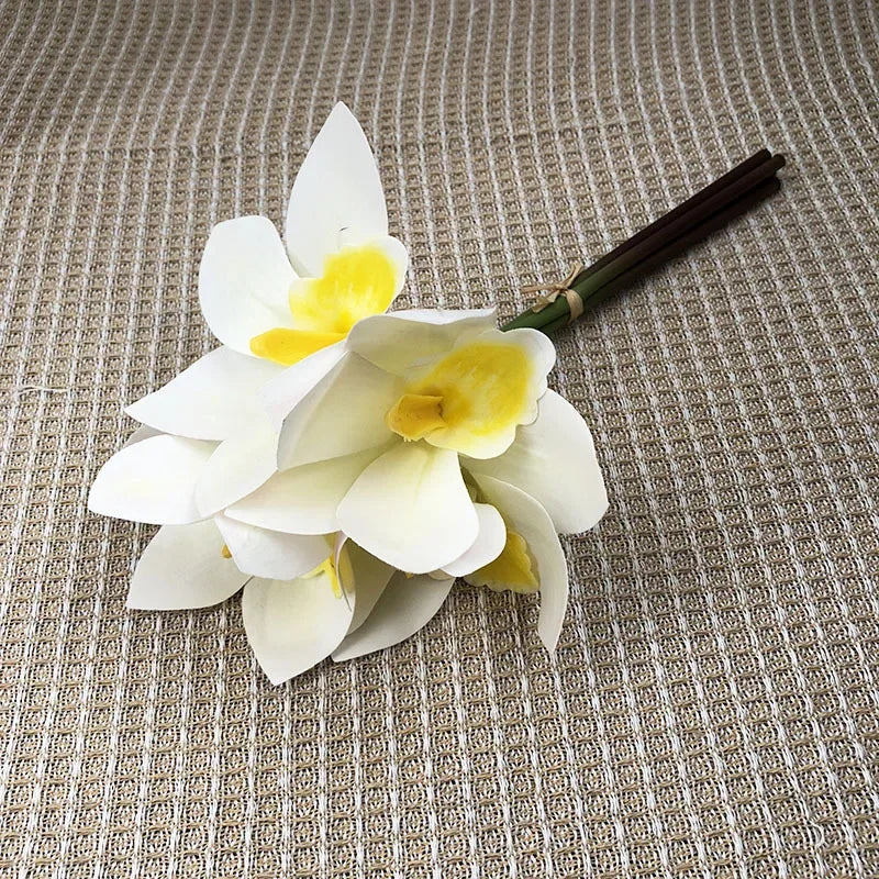 Bouquet of artificial flowers for warm and modern decoration - White