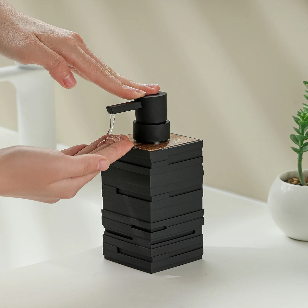 Matt black soap dispenser with high capacity teak wood decor - view 2