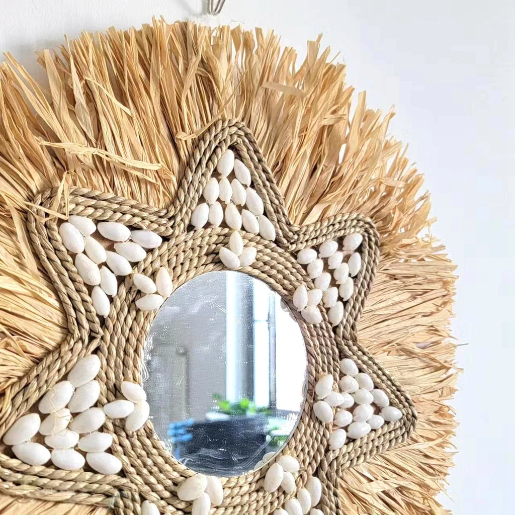 Decorative mirror in raffia and shells for wall decoration - view 3