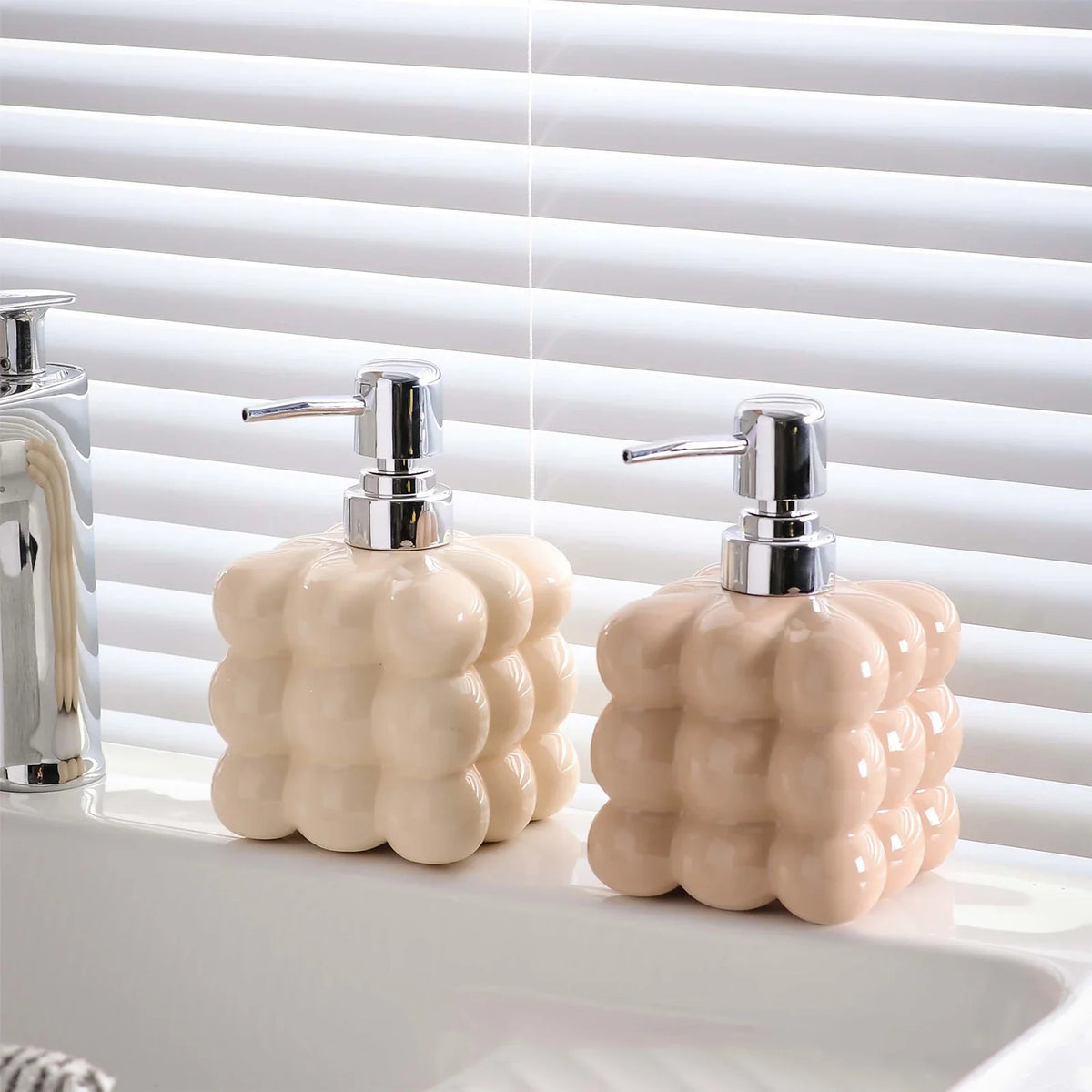 Refillable shampoo and foam soap dispenser - view 3