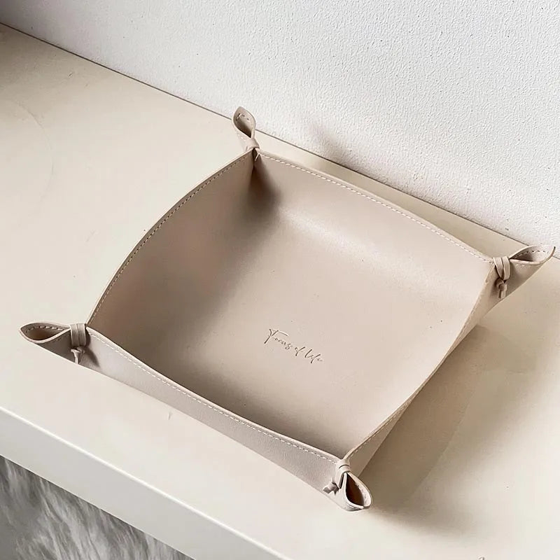 Leather storage tray for dice jewelry and keys - L 4