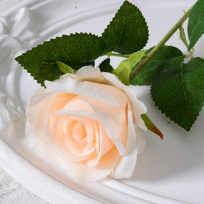 Artificial tulip floral decoration for the saint-valentine - Champagne