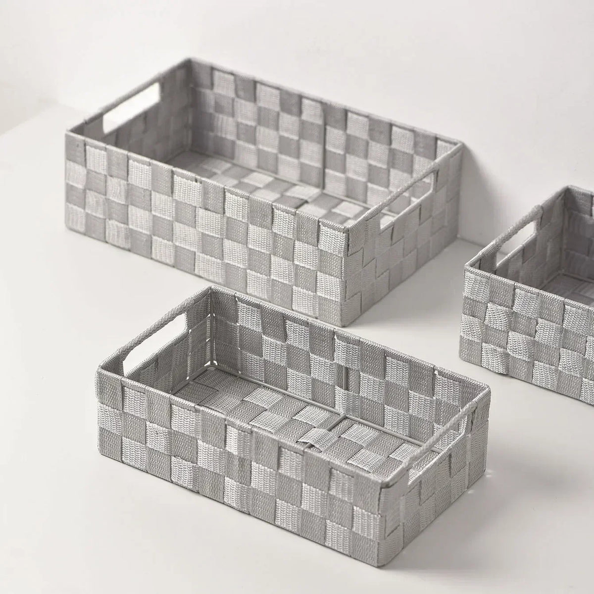 Easy and versatile woven storage basket for various objects - view 4