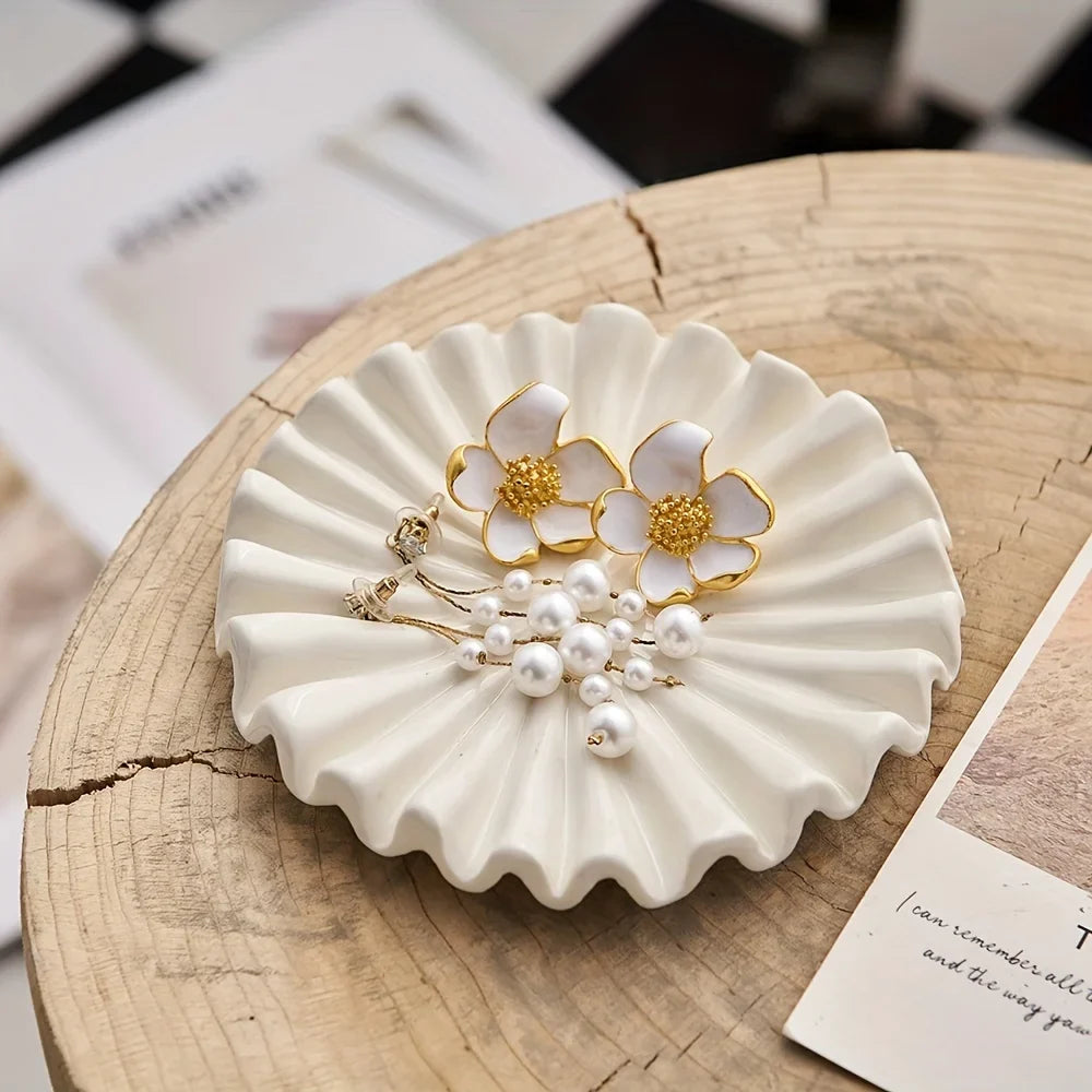Elegant jewelry tray in modern festive ceramic design - view 6