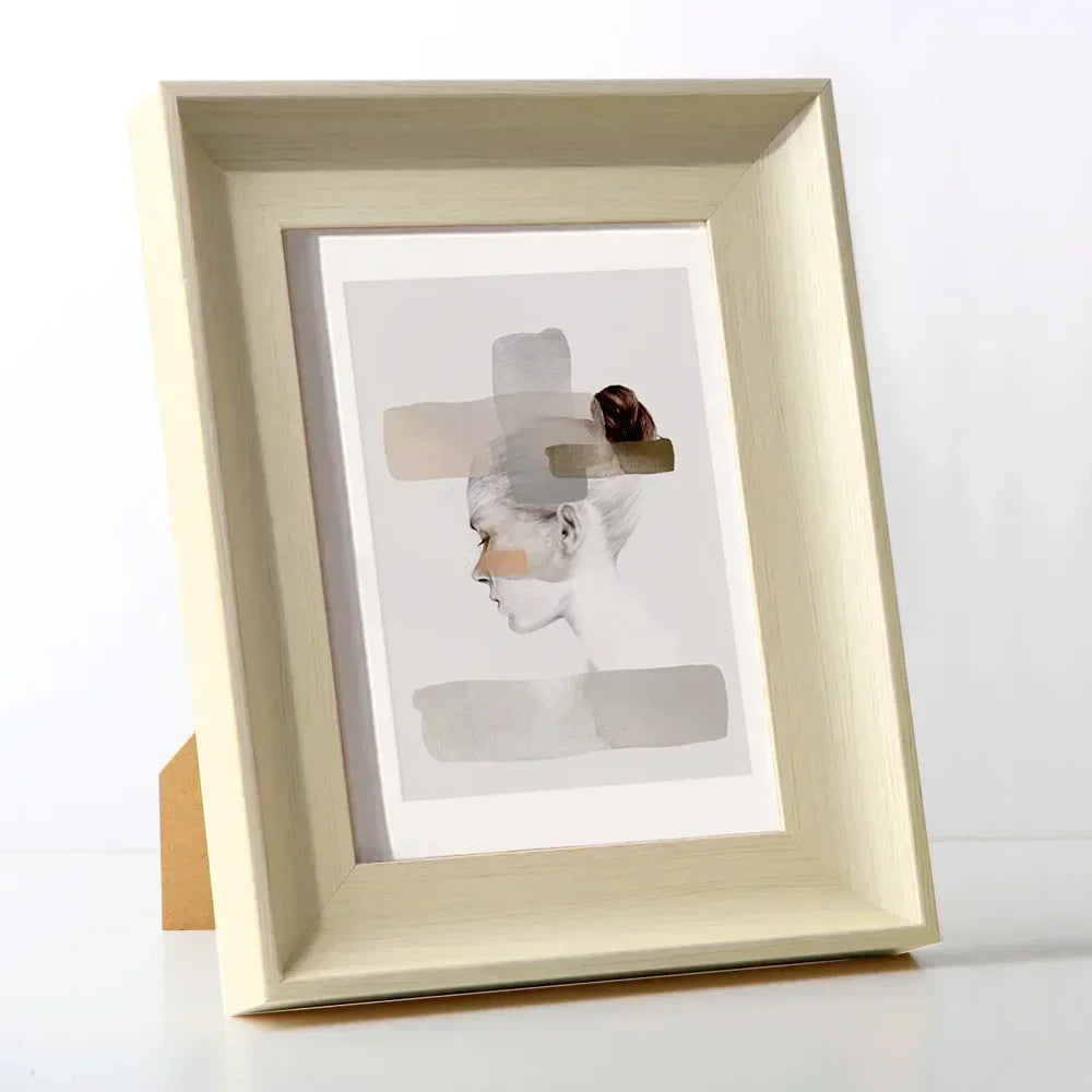 Elegant vintage wooden picture frame for wall and table decoration - Birch Color / 6 inches