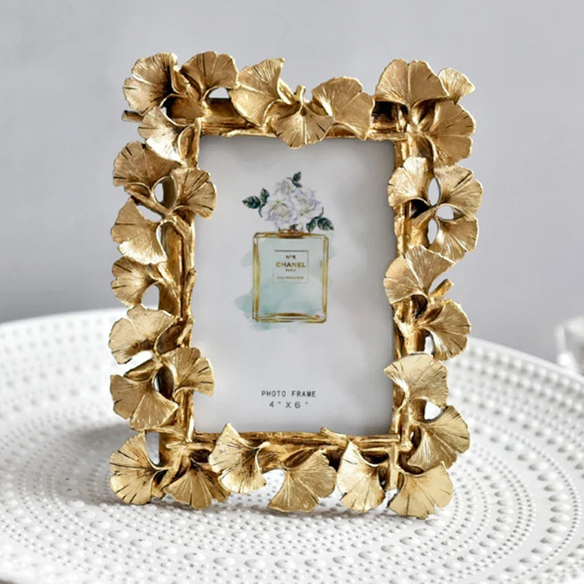 Retro photo frame in the shape of decorative ginkgo sheet - view 2