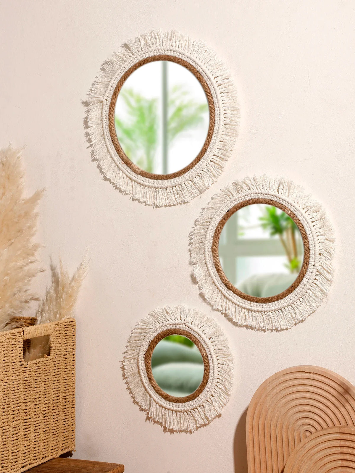 Hanging mirror in decorative macrame with woven pom-poms - view 3