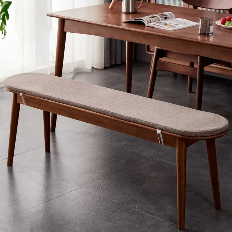 Elegant and versatile bench for a refined and comfortable interior