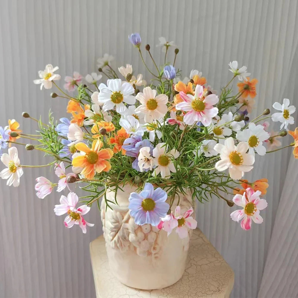 Realistic artificial daisy flowers for decoration and DIY
