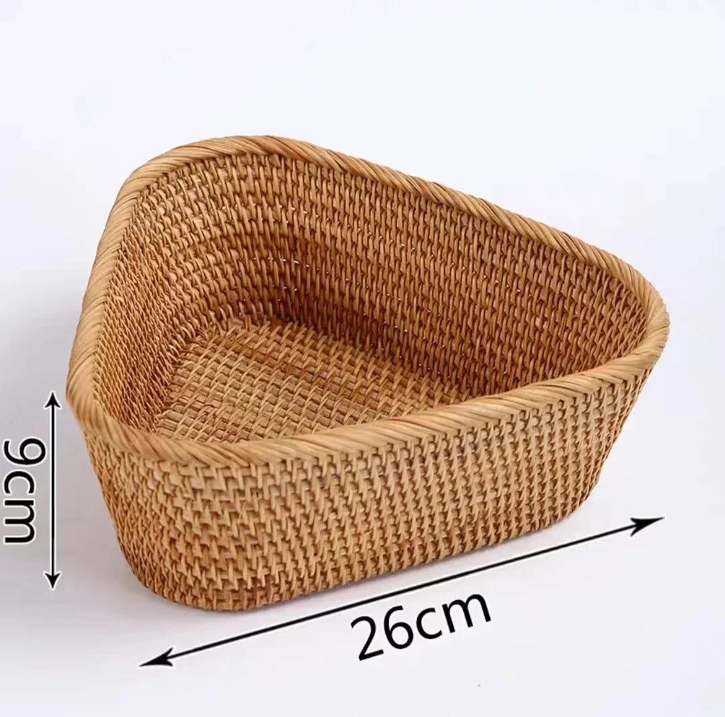 Woven storage basket in rattan for kitchen and picnic - TL