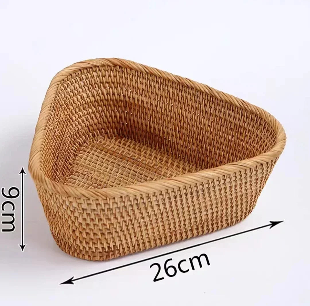 Woven storage basket in rattan for kitchen and picnic - TL