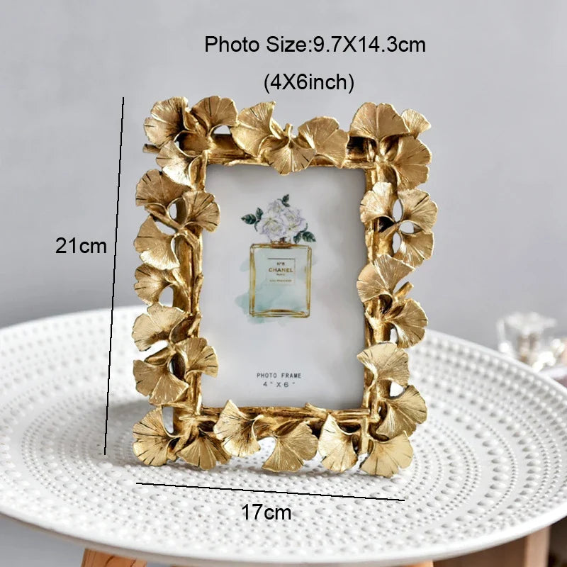 Retro photo frame in the shape of decorative ginkgo sheet - 4x6 inches 1
