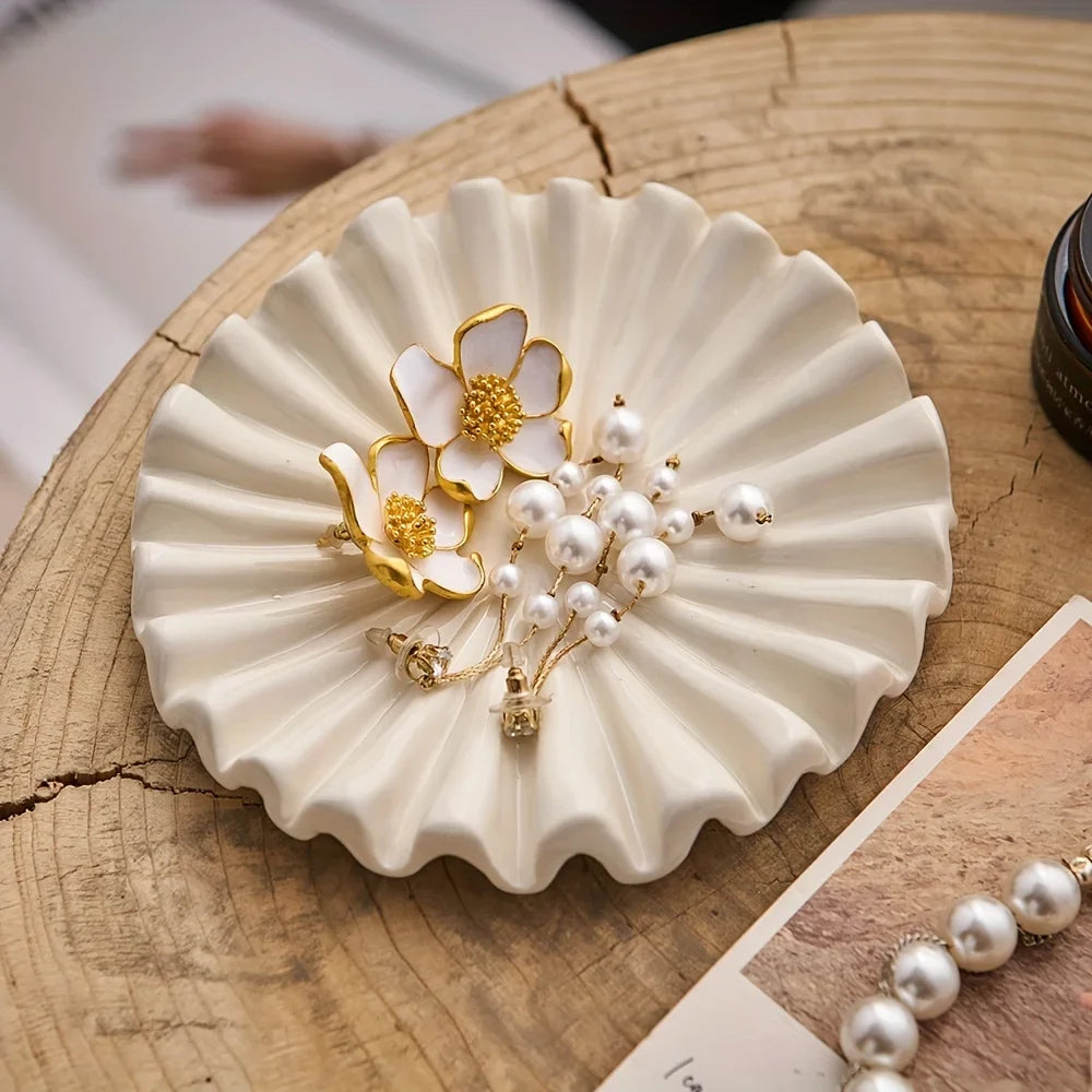 Elegant jewelry tray in modern festive ceramic design