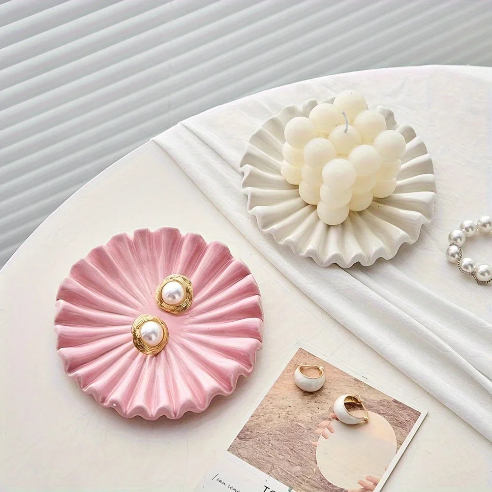 Elegant jewelry tray in modern festive ceramic design - view 3