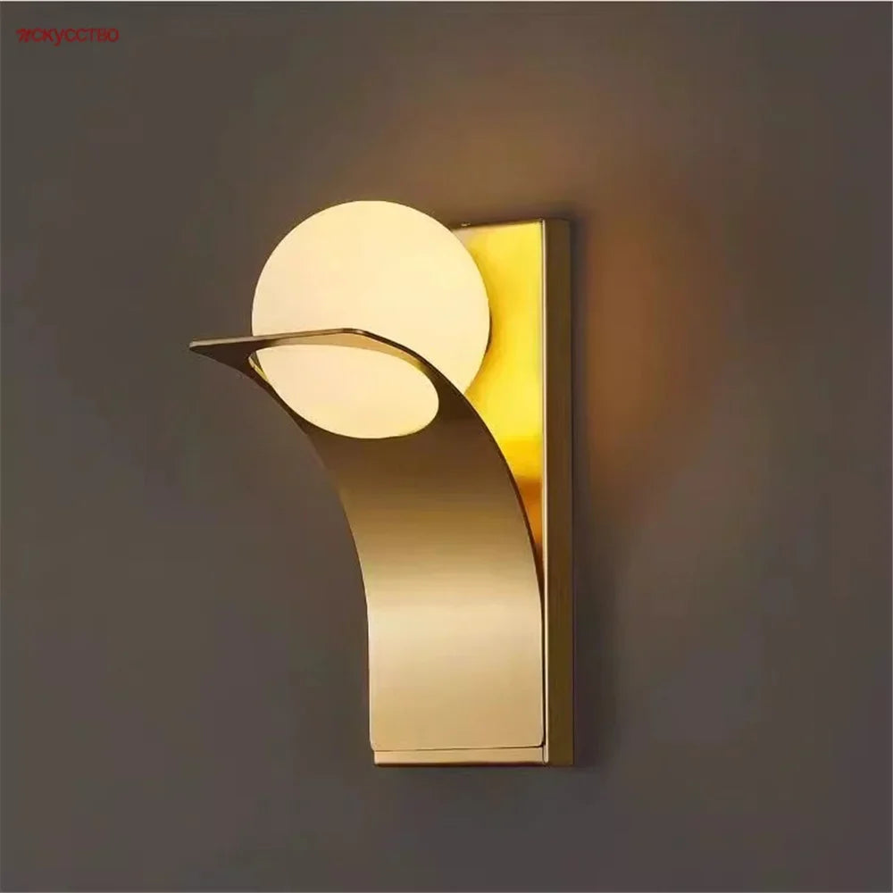 Wall sconce in gold metal with elegant design glass ball