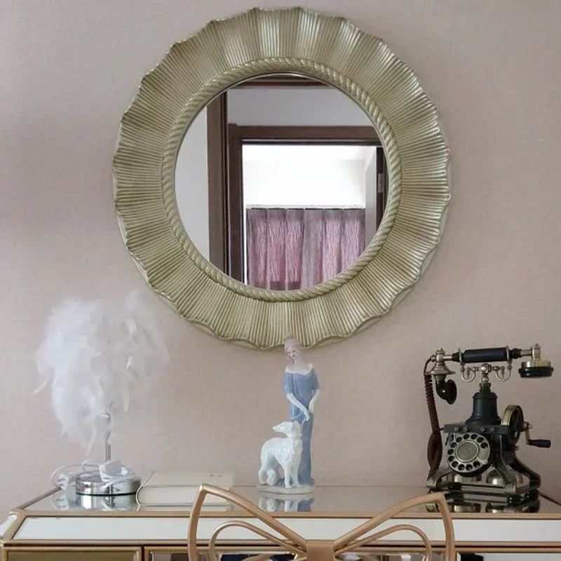 Vintage round decorative mirrors for an elegant Nordic touch - view 2