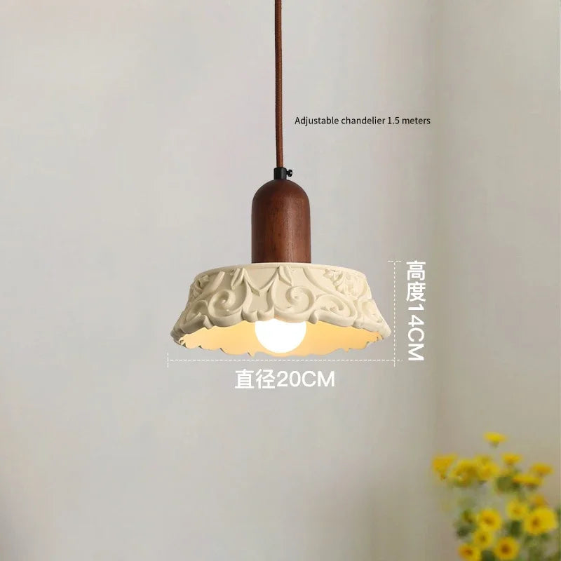 Antique creative chandelier in resin for retro decoration - One