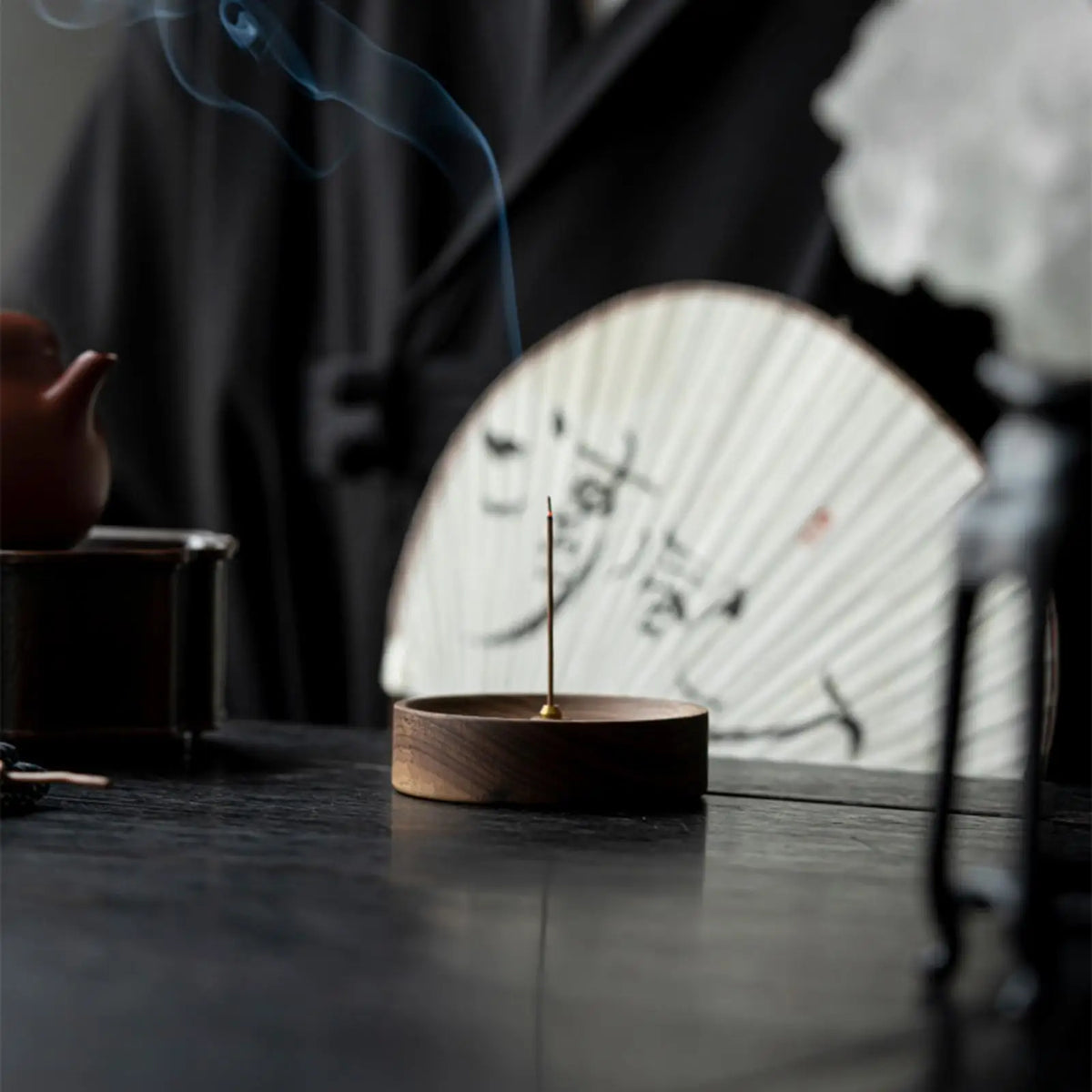 Round incense burner in wood for meditation and interior decoration - view 4