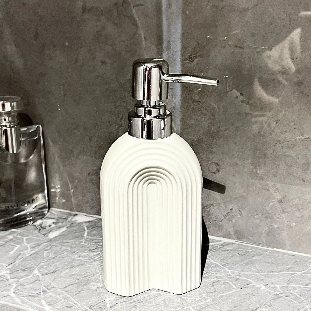 Creative bottle disinfectant for luxury hands bathroom - White / 350 ml