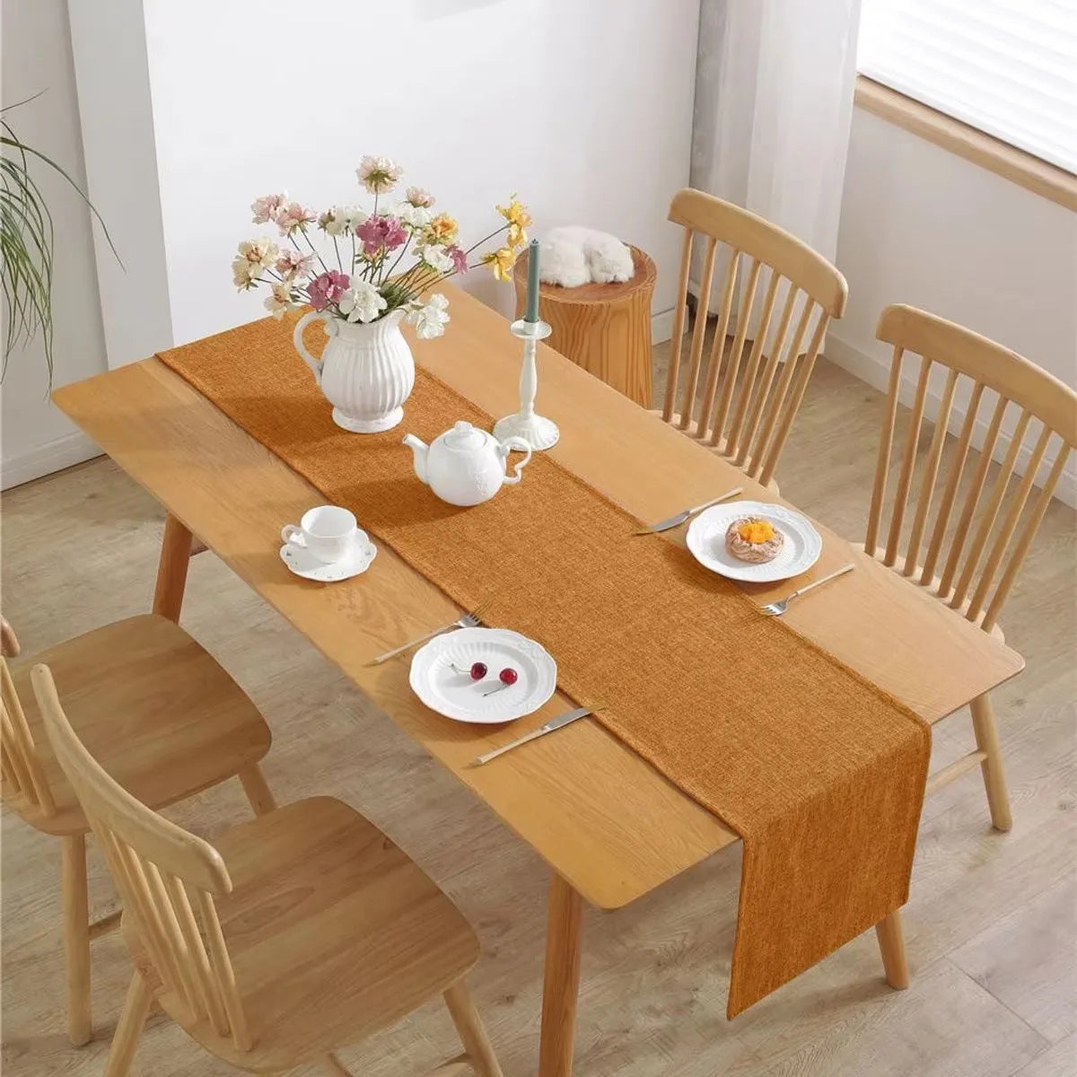 Red table runner Christmas polyester infrossable festive - 33x140cm