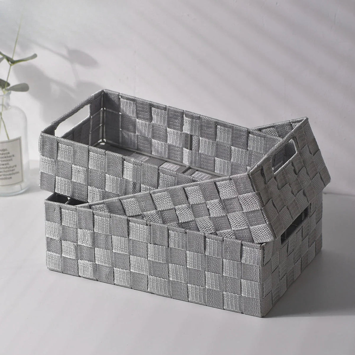 Easy and versatile woven storage basket for various objects